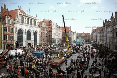 Gdansk. Dlugi Targ. Powrot posągu rzymskiego boga...