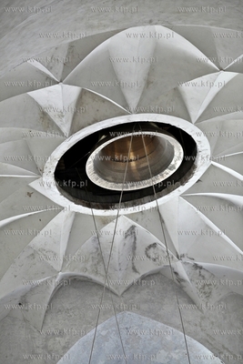 Gdansk. Kosciol sw. Katarzyny. Montaz 50 dzwonu carillonu,...