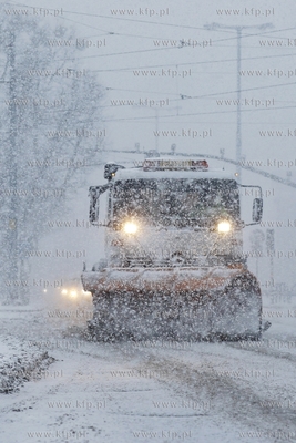 Gdansk.Ul. Grunwaldzka. Opady sniegu utrudniajace jazde.
29.12.2014
fot....
