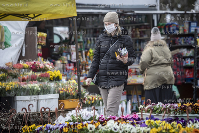 Stoisko z kwiatami na gdańskiej Zaspie.
02.04.2020
fot....