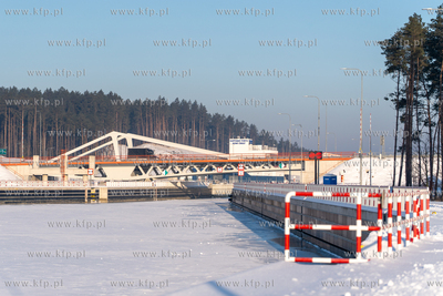 Zima na Mierzei Wiślanej. Zamarznięty Kanał przez...