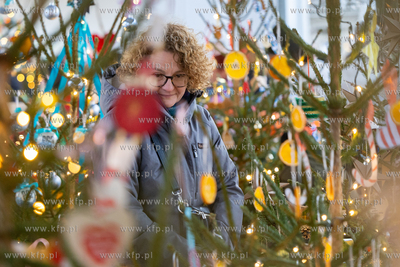 Sopot. Zapalenie światełek na ustrojonych przez dzieci...