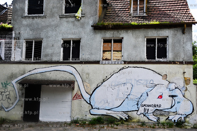 Gdansk Oliwa. Niszczejacy budynek po dawnej piekarni...