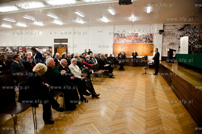 Gdansk. Historyczna sala BHP. Wreczenie odznaczen panstwowych,...