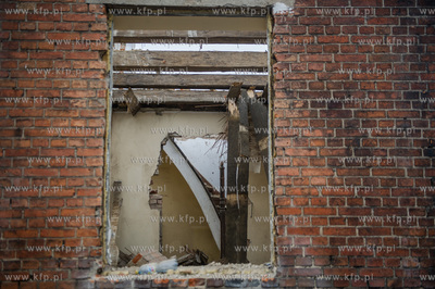 Gdansk. Rozbiorka budynkow znajdujacych sie przy skrzyzowaniu...