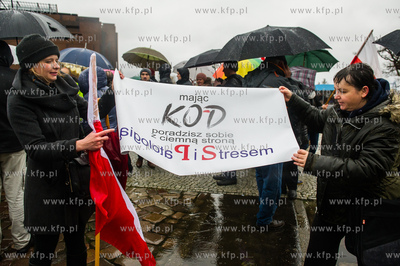 Gdansk. Plac Solidarnosci. Wiec dla obrony demokracji...