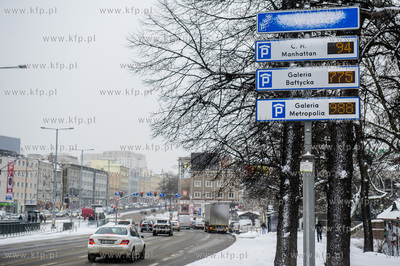 Gdańsk. Wrzeszcz. Tablice informujące o ilości miejsc...