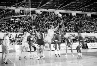 Hala Olivia w Gdansku Oliwie. Koszykarze Harlem Wizards...