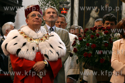 Msza z okazji 50 rocznicy swiecen kaplanskich arcybiskupa...