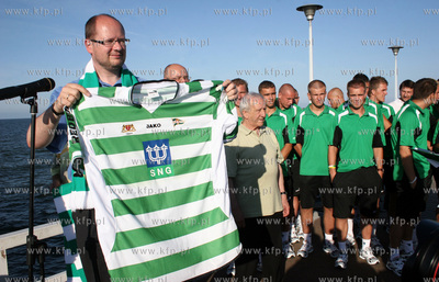 Prezentacja pilkarzy Lechii Gdansk na molo w Brzeznie....