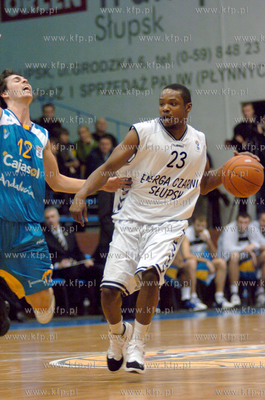 Mecz koszykowki Energa Czarni Slupsk-Cajasol Sewilla/Hiszpania/.nz....