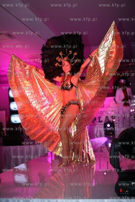Velaves Glam Weekend Inspired by Playboy
Weekend z...