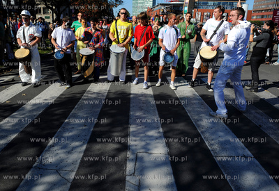 Gdansk. Parada karnawalowa grup kuglarskich z Trojmiasta...