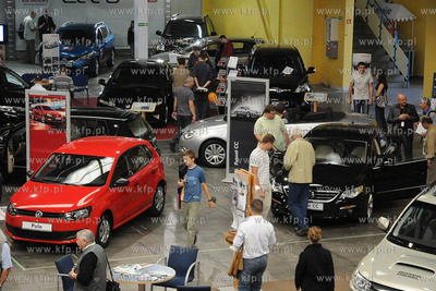 Trojmiejskie Targi Motoryzacyjne w hali wystawienniczej...