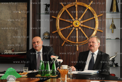 Nawet na 500 mln zl szacuje sie wartosc spolki Dalmor,...