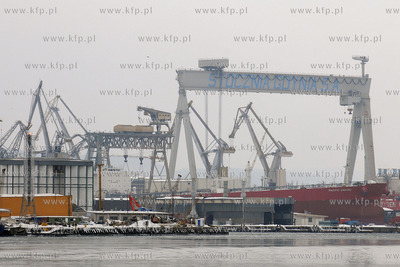 Wielka suwnica w Stoczni Gdynia 07.02.2010 Fot. Andrzej...