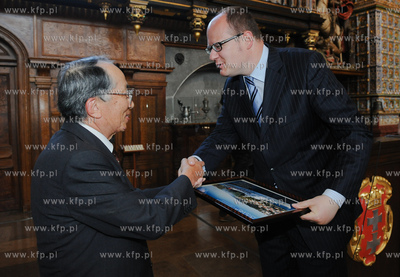 Gdansk Dwor Artusa. Grupa Japonczykow zrzeszonych w...