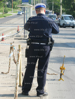 Policyjny radiowoz uderzyl rano w Szczecinie w przystanek...