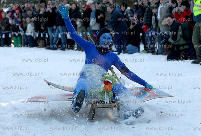 Druga edycja Crezy slide - Zjazdu na byle czym, odbywajaca...