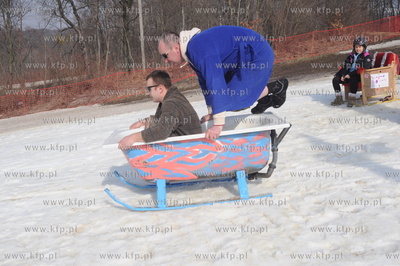 Zawody Zjazdu Na Byle Czym - rodzinna impreza na stoku...