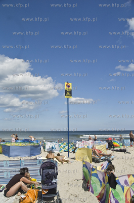 Na plazy wschodniej w Ustce pojawily sie znaki ostrzegajace...