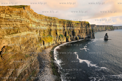 Irlandia, Klify Mocheru. Nz. polozone w hrabstwie Clare,...
