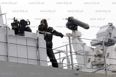 Wspolne cwiczenia okretow i lotnictwa Marynarki Wojennej...