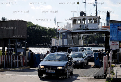 Gdansk. Prom kursujacy miedzy Nowym Porcie a Wisloujsciem....