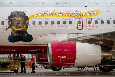 Gdansk, Rebiechowo. Nz. Airbus 320 Bingo Airways.
12.09.2012...