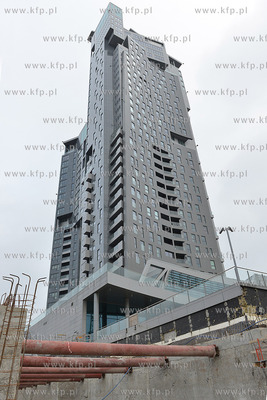 Gdynia. Na terenie sasiadujacym z apartamentowcem Sea...