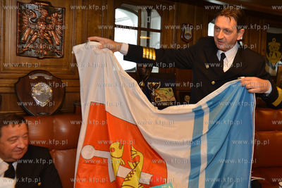 Kpt. Rafal Szymanski został 16 kapitanem Daru Mlodziezy....