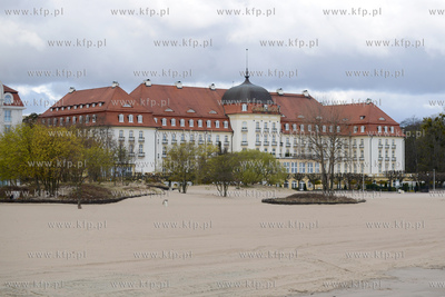 Sobota 25 kwietnia 2020 roku w Sopocie, godziny przedpołudniowe...