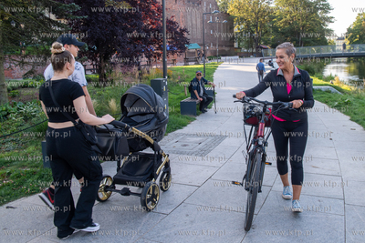 Bulwary nad Słupią w Słupsku. Nz. prezydent Słupska...