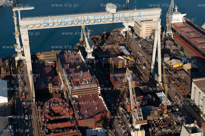 Stocznia Gdynia z lotu ptaka. 02.04.2009 fot. Kacper...