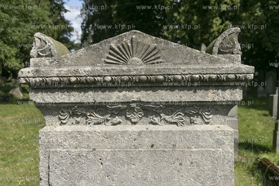 Największy w Polsce, wpisany w 1988 roku do rejestru...