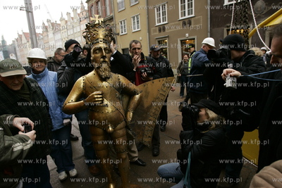 Gdanski. Z wieży ratusza Glownego miasta zdjeto figure...