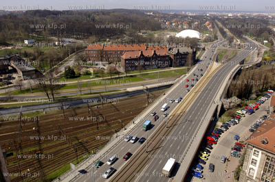 Gdansk. Widok z wiezowca zieleniak na wiadukt Blednik....