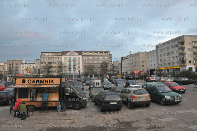 Gdynia. Parking samochodowy na zapleczu Centrum Handlowego...