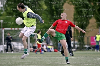 Gdansk Zaspa. Pilkarski turniej dzikich druzyn Do przerwy...