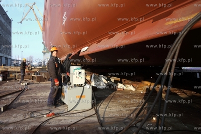 Stocznia Gdansk. Budowa statku typu PSV Ocean Art do...