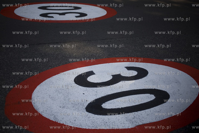 Sopot. Ul. Księżycowa. Ograniczenie prędkości do...