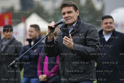 Gdansk Zaspa. Pilkarski turniej dzikich druzyn Do przerwy...