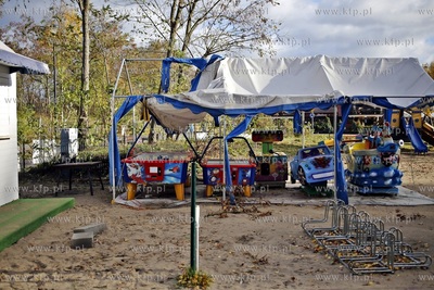 Silne podmuchy wiatru w Gdańsku Brzeźnie.
08.11.2015
fot....