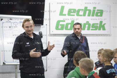 Zwiedzanie Stadionu Energa Gdańsk z piłkarzem Lechii...