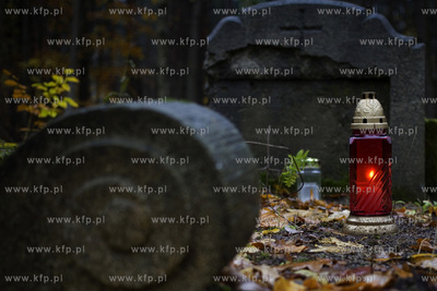 Dzień Wszystkich Świętych. Cmentarz ewangelicki...