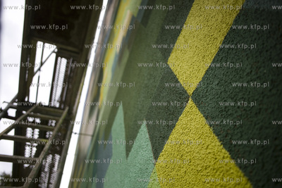 Gdańsk Zaspa.  Na scianie bloku przy ul. Skarzyńskiego...