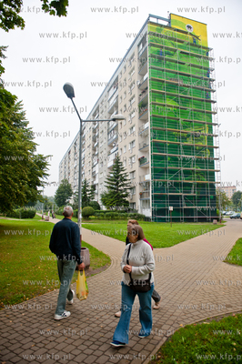 Gdansk. Zaspa. Pilotow 10. Demontaz rusztowania i odsloniecie...