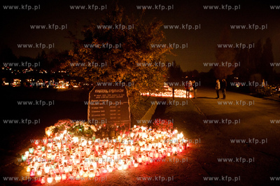 Gdansk. Cmentarz lostowicki. Swieto Wszystkich Swietych....