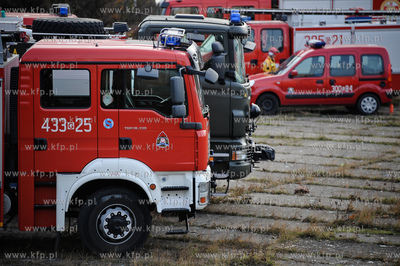 Gdynia. Obluze. Zawalenie stropu magazynu przy ulicy...