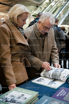 Gdansk. Centrum Handlowe Manhattan. Premiera i promocja...